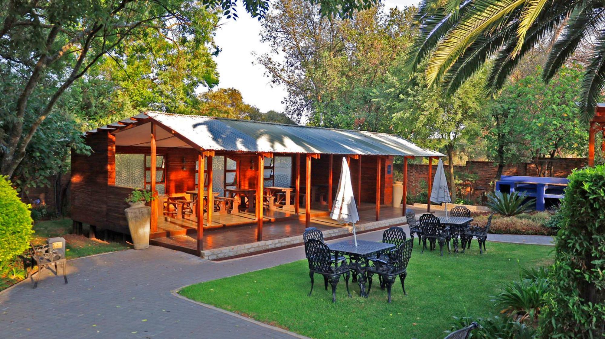 Qurtuba Hotel And Spa Sandown Екстериор снимка