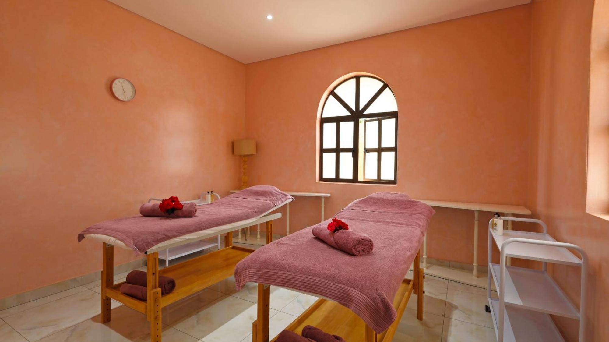 Qurtuba Hotel And Spa Sandown Екстериор снимка
